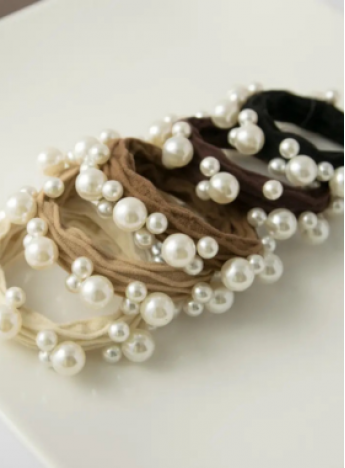 Textured Seamless Pearl Hair Tie